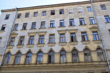 Binanın ön cephesinin ayrıntıları