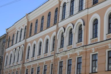 Binanın ön cephesinin ayrıntıları