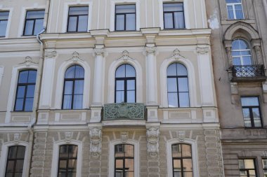 Binanın ön cephesinin ayrıntıları