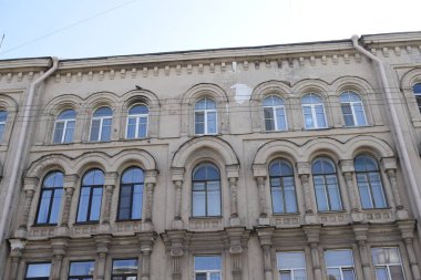 Binanın ön cephesinin ayrıntıları