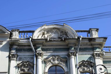 Binanın ön cephesinin ayrıntıları