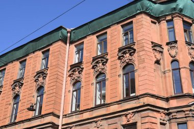 Binanın ön cephesinin ayrıntıları