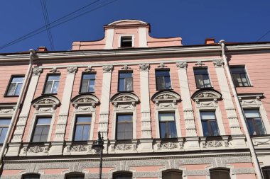 Binanın ön cephesinin ayrıntıları