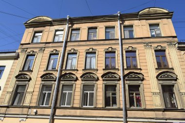 Binanın ön cephesinin ayrıntıları