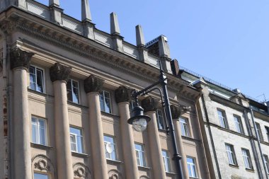 Binanın ön cephesinin ayrıntıları