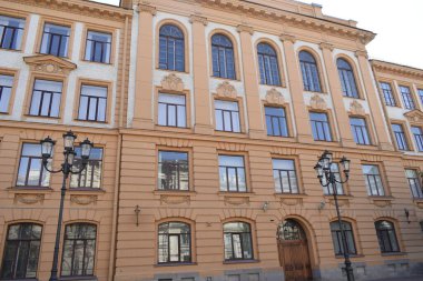 Binanın ön cephesinin ayrıntıları