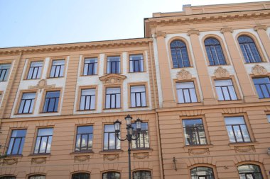 Binanın ön cephesinin ayrıntıları