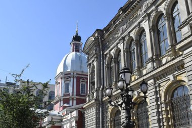 Binanın ön cephesinin ayrıntıları