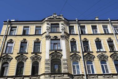 Binanın ön cephesinin ayrıntıları