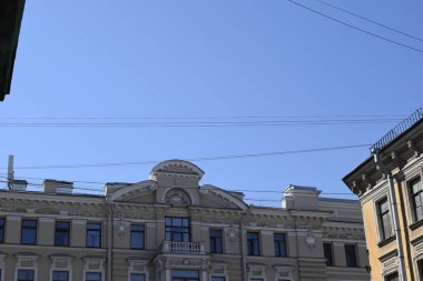 Binanın ön cephesinin ayrıntıları