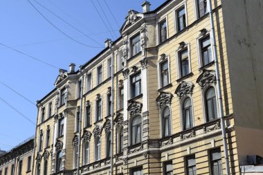 Binanın ön cephesinin ayrıntıları