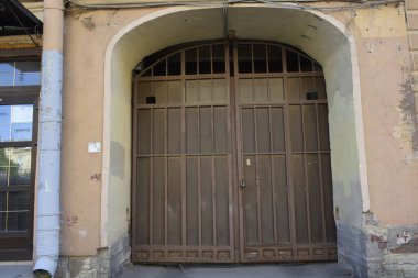 Binanın ön cephesinin ayrıntıları