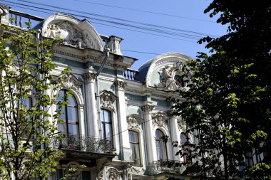 Binanın ön cephesinin ayrıntıları