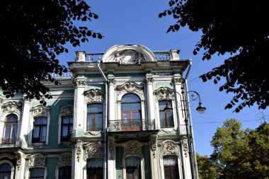 Binanın ön cephesinin ayrıntıları