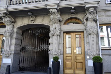 Binanın ön cephesinin ayrıntıları