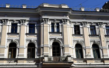 Binanın ön cephesinin ayrıntıları