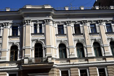 Binanın ön cephesinin ayrıntıları