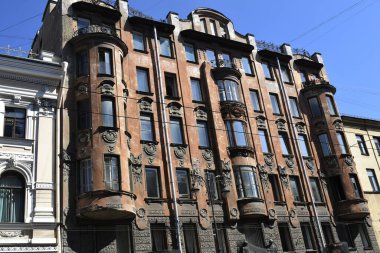 Binanın ön cephesinin ayrıntıları