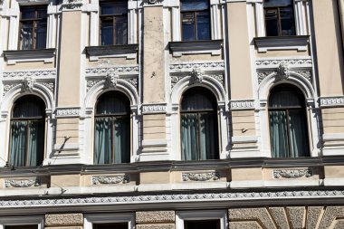 Binanın ön cephesinin ayrıntıları