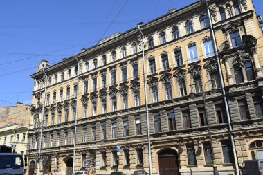 Binanın ön cephesinin ayrıntıları