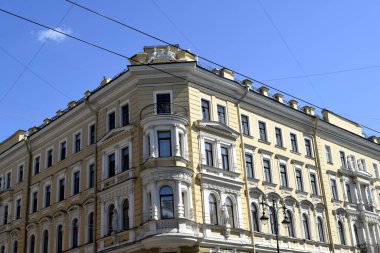 Binanın ön cephesinin ayrıntıları