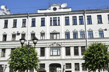 Binanın ön cephesinin ayrıntıları