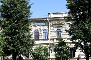 Binanın ön cephesi