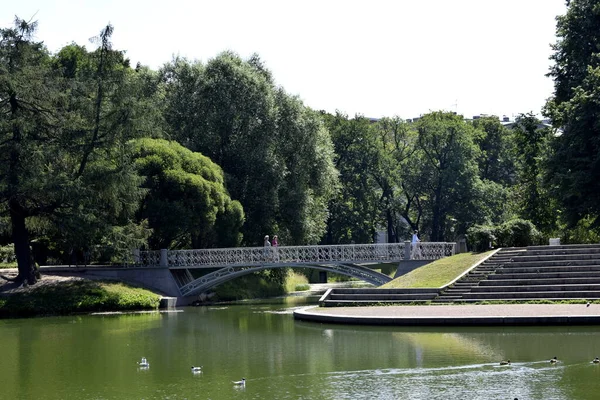 Parque Lugar Para Pessoas Relaxarem Caminharem — Fotografia de Stock