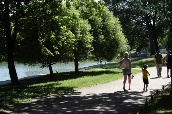 Parque Lugar Para Que Gente Relaje Camine — Foto de Stock