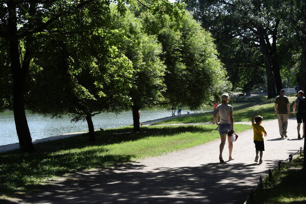 a park, a place for people to relax and walk