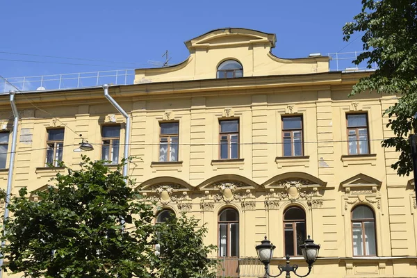 Die Fassade Des Gebäudes — Stockfoto