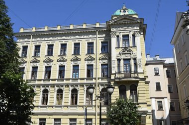 Binanın ön cephesi