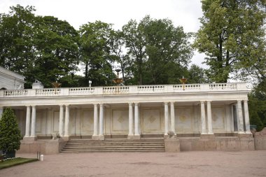 Parktaki yaz köşkü