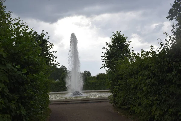 Brunnen Park Landschaftsgestaltung — Stockfoto