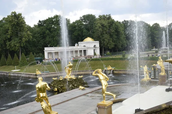 公園内の噴水や景観デザイン — ストック写真