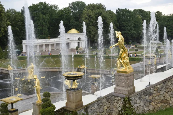 Brunnen Park Landschaftsgestaltung — Stockfoto