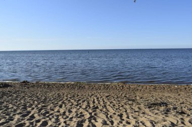 Deniz kıyısında gün batımı