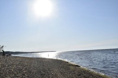 Deniz kıyısında gün batımı