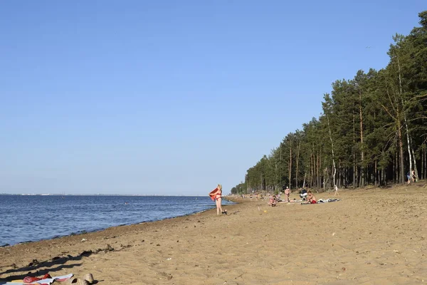 Lidé Relaxují Pláži — Stock fotografie