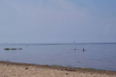 Kumsal, insanların dinlenebileceği bir yer.