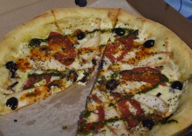 Kutuda pizza, fast food.
