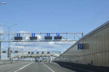 Yoldaki trafik, ulaşım işaretleri