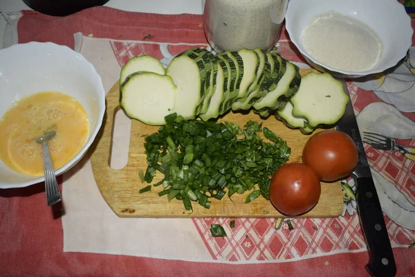 Hortalizas Frescas Picadas Una Tabla —  Fotos de Stock