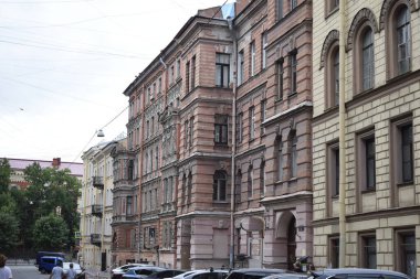 Binanın ön cephesi, pencereler