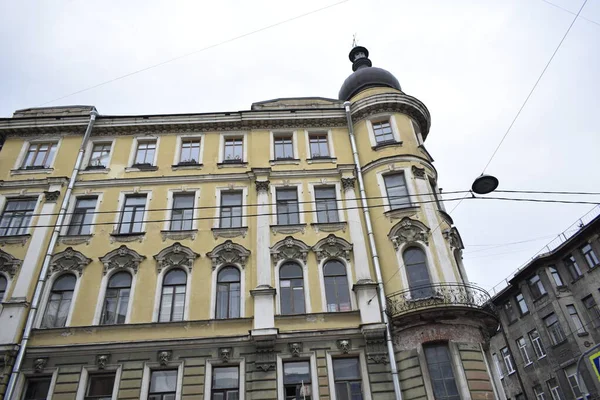 Facciata Edificio Con Balcone — Foto Stock