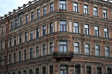 Binanın ön cephesi