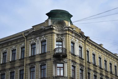 Binanın ön cephesi