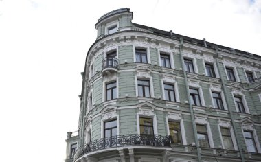 Binanın ön cephesi