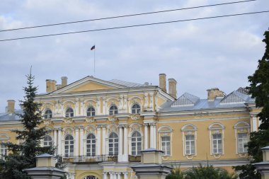 Binanın ön cephesi