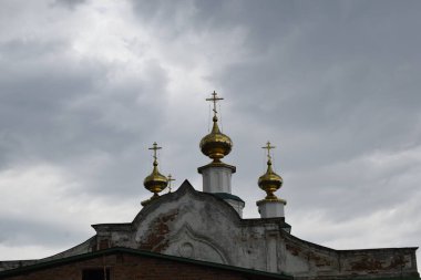 Kilise binasının ön cephesinin ayrıntıları.
